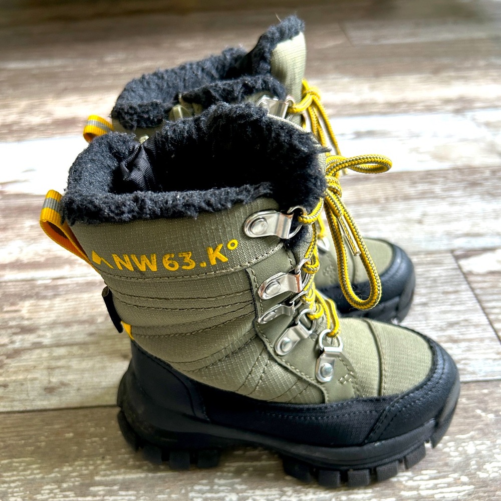 H&M waterproof winter boots, insulated, size 7.5 Toddler
